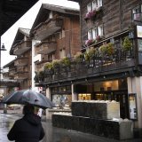 Un des exploitants du restaurant à Zermatt qui avaient été arrêtés en novembre dernier par la police valaisanne pour n'avoir pas respecté de manière répétée les mesures anti-Covid, contre-attaque.